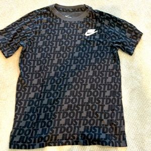 NIKE just do it tee Boys XL black/slate gray